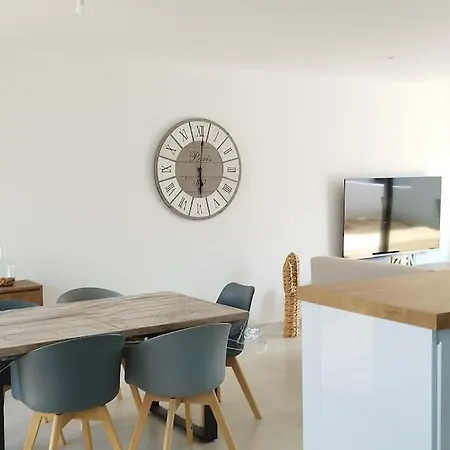 度假居 Maison 3 Chbres 3 Etoiles St Gilles X De Vie 圣吉尔-克鲁瓦德维